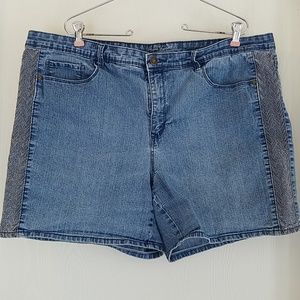 Gloria Vanderbilt denim shorts